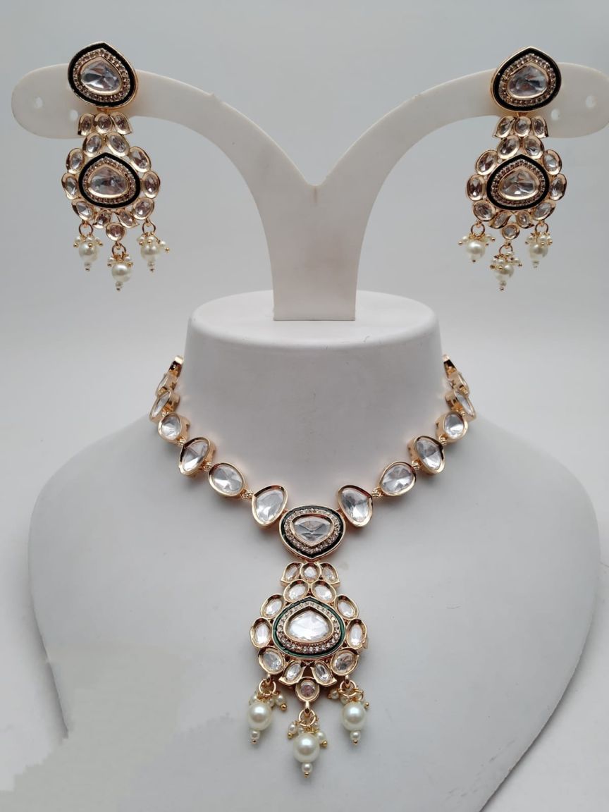 NECKLASE SET IN KUNDAN (VILANDI) STYLE | DESIGN - 15824
