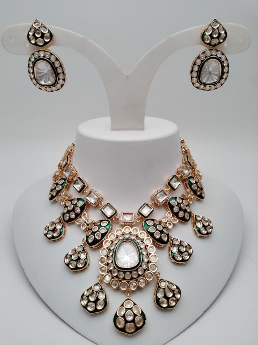 NECKLASE SET IN KUNDAN (VILANDI) STYLE | DESIGN - 15831