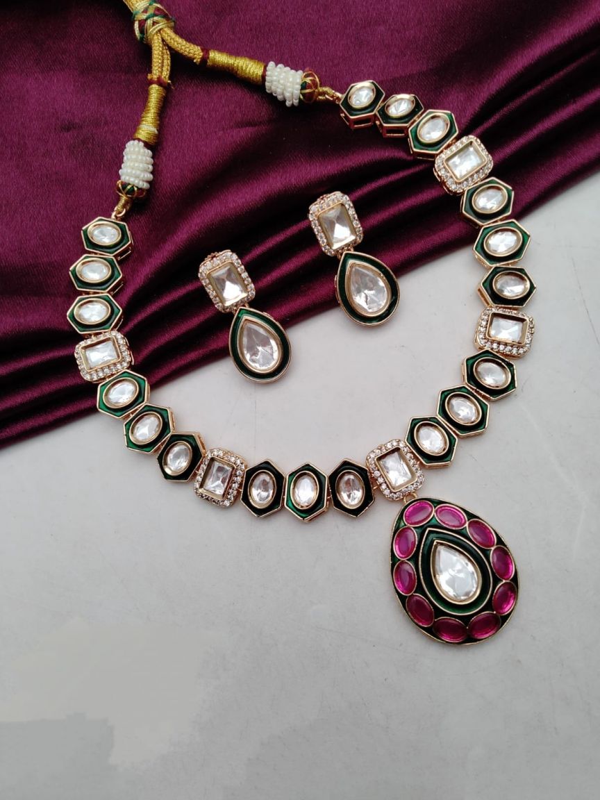 NECKLASE SET IN KUNDAN (VILANDI) STYLE | DESIGN - 15851