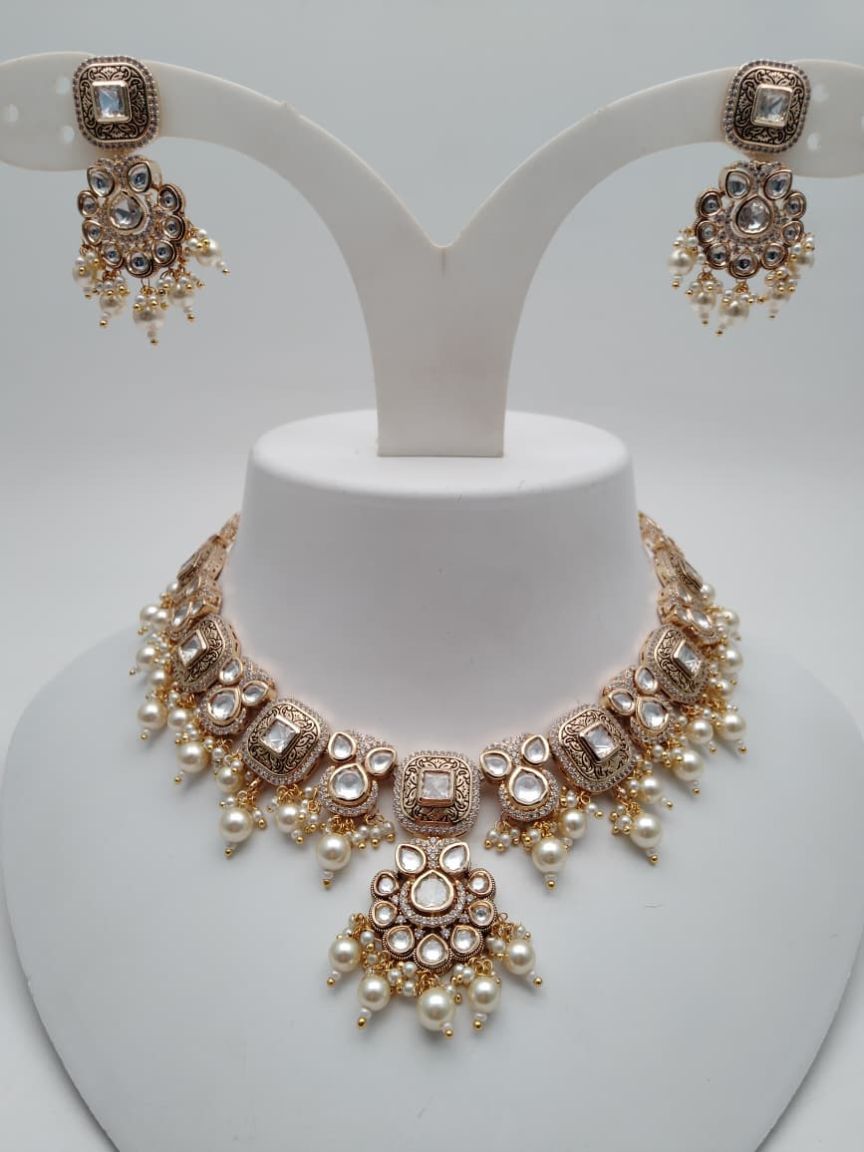 NECKLASE SET IN KUNDAN (VILANDI) STYLE | DESIGN - 15860