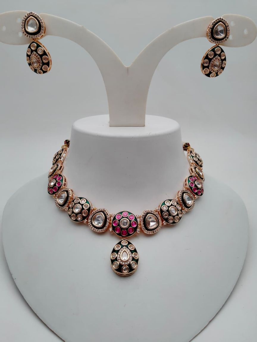 NECKLASE SET IN KUNDAN (VILANDI) STYLE | DESIGN - 15868