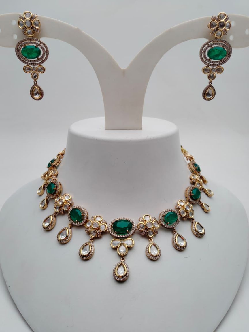 NECKLASE SET IN KUNDAN (VILANDI) STYLE | DESIGN - 15872