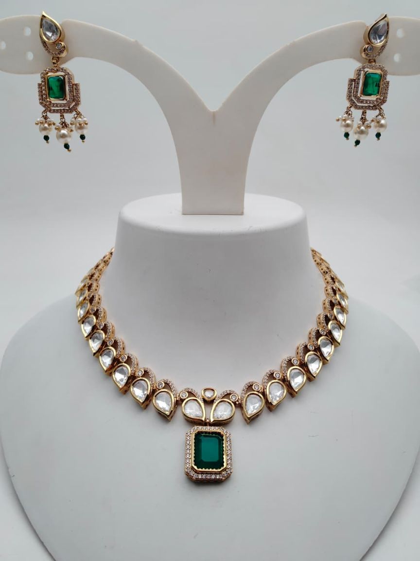 NECKLASE SET IN KUNDAN (VILANDI) STYLE | DESIGN - 15873