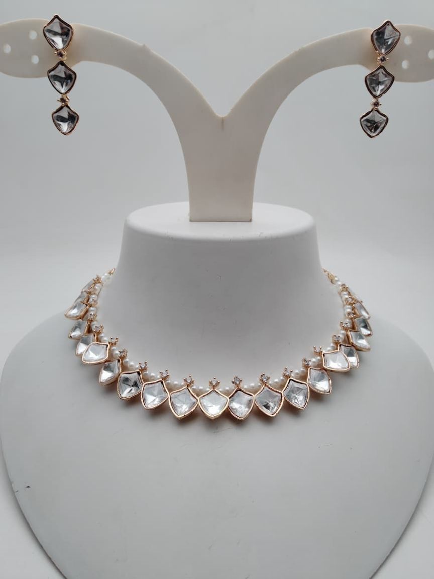 NECKLASE SET IN KUNDAN (VILANDI) STYLE | DESIGN - 15878