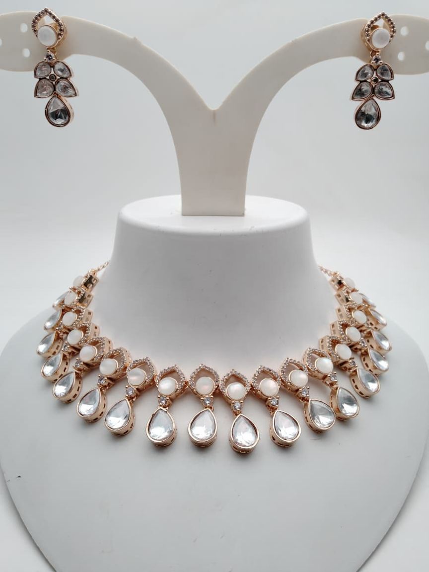 NECKLASE SET IN KUNDAN (VILANDI) STYLE | DESIGN - 15879
