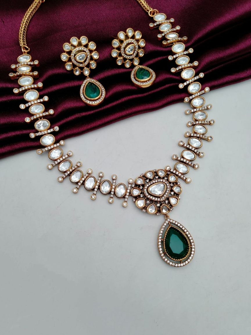 NECKLASE SET IN KUNDAN (VILANDI) STYLE | DESIGN - 15889
