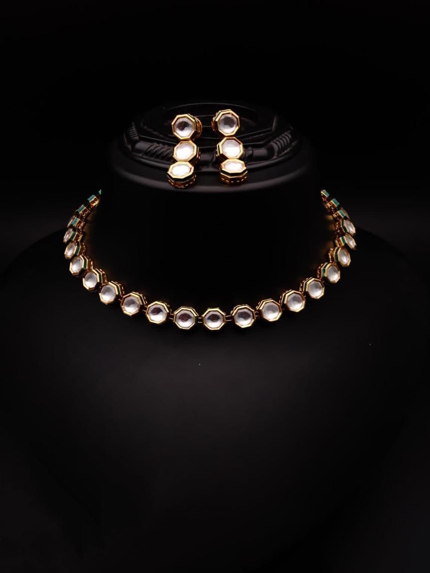 NECKLASE SET IN KUNDAN (VILANDI) STYLE | DESIGN - 15893