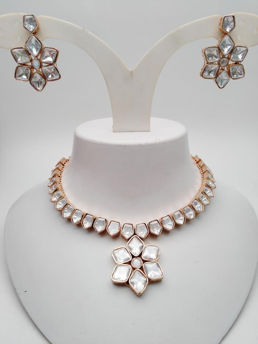 NECKLASE SET IN KUNDAN (VILANDI) STYLE | DESIGN - 15900