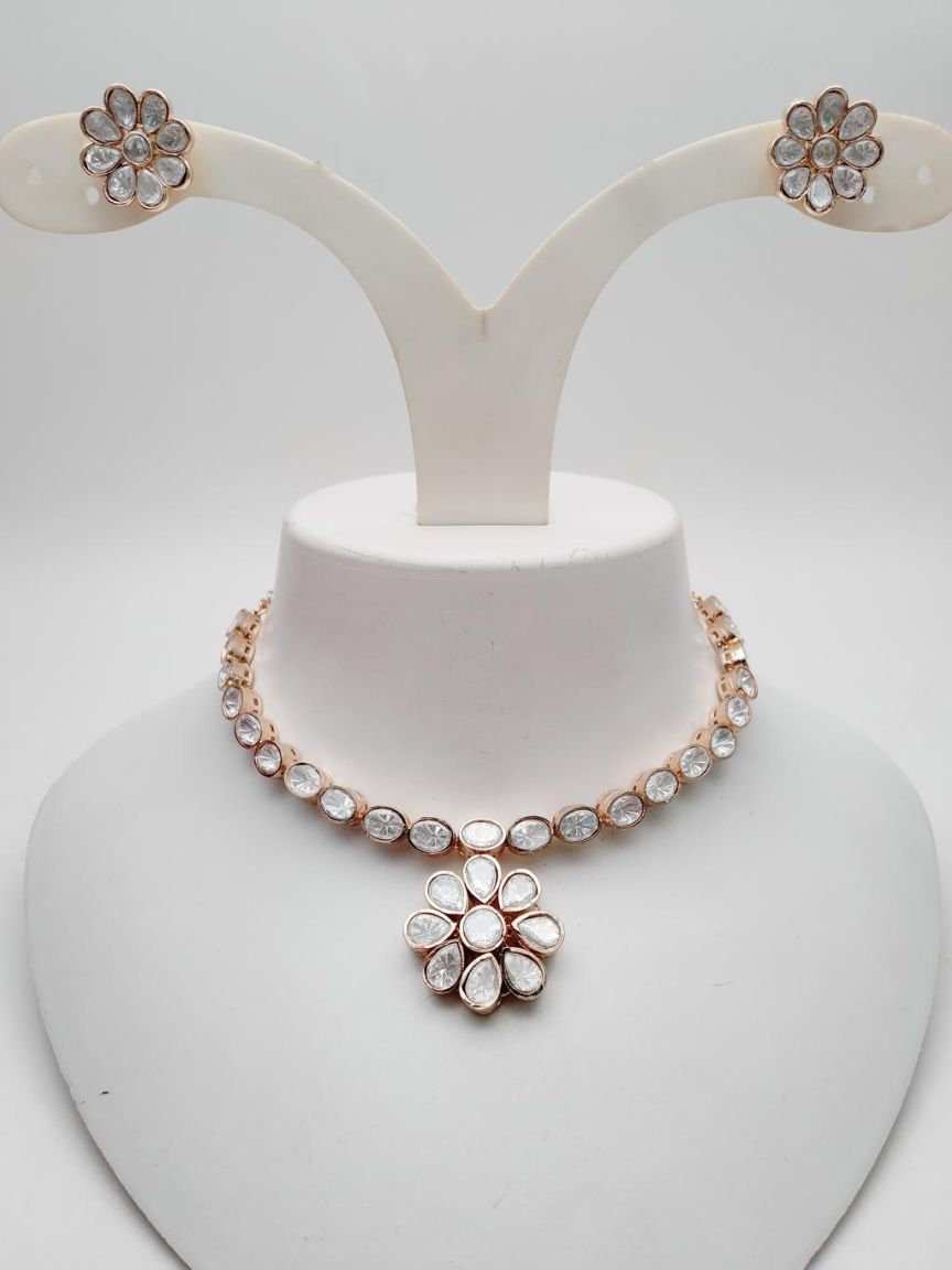 NECKLASE SET IN KUNDAN (VILANDI) STYLE | DESIGN - 15906