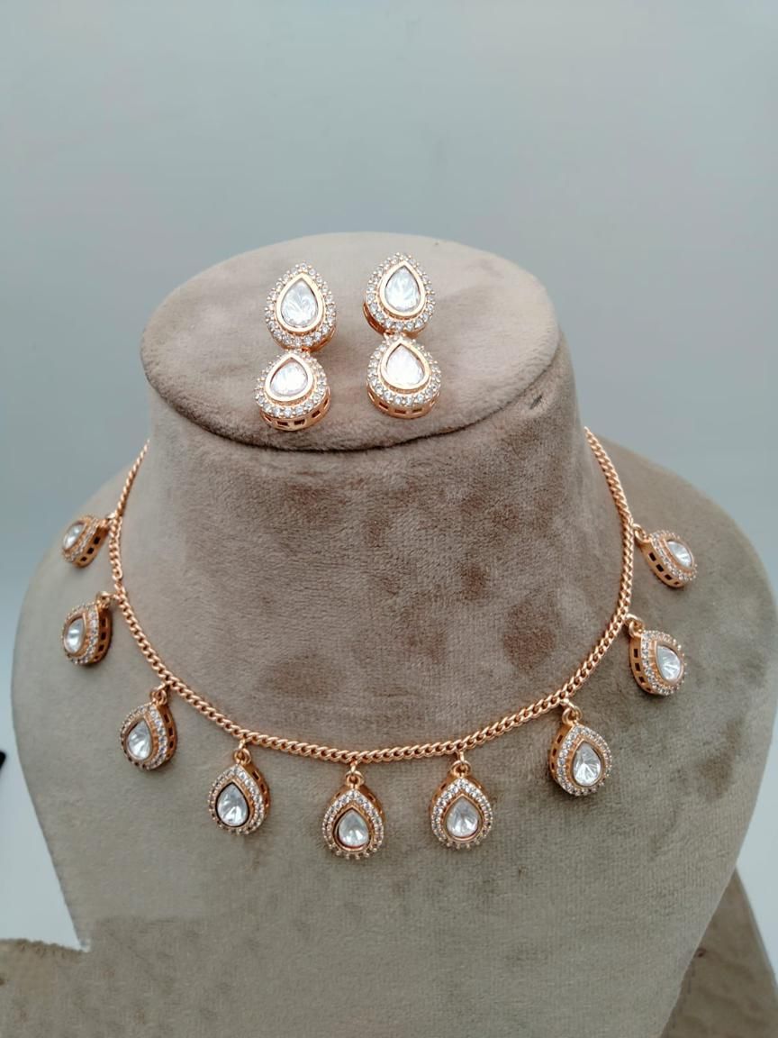 NECKLASE SET IN KUNDAN (VILANDI) STYLE | DESIGN - 15909