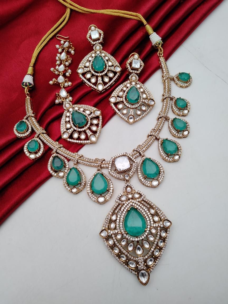 NECKLASE SET IN KUNDAN (VILANDI) STYLE | DESIGN - 15929
