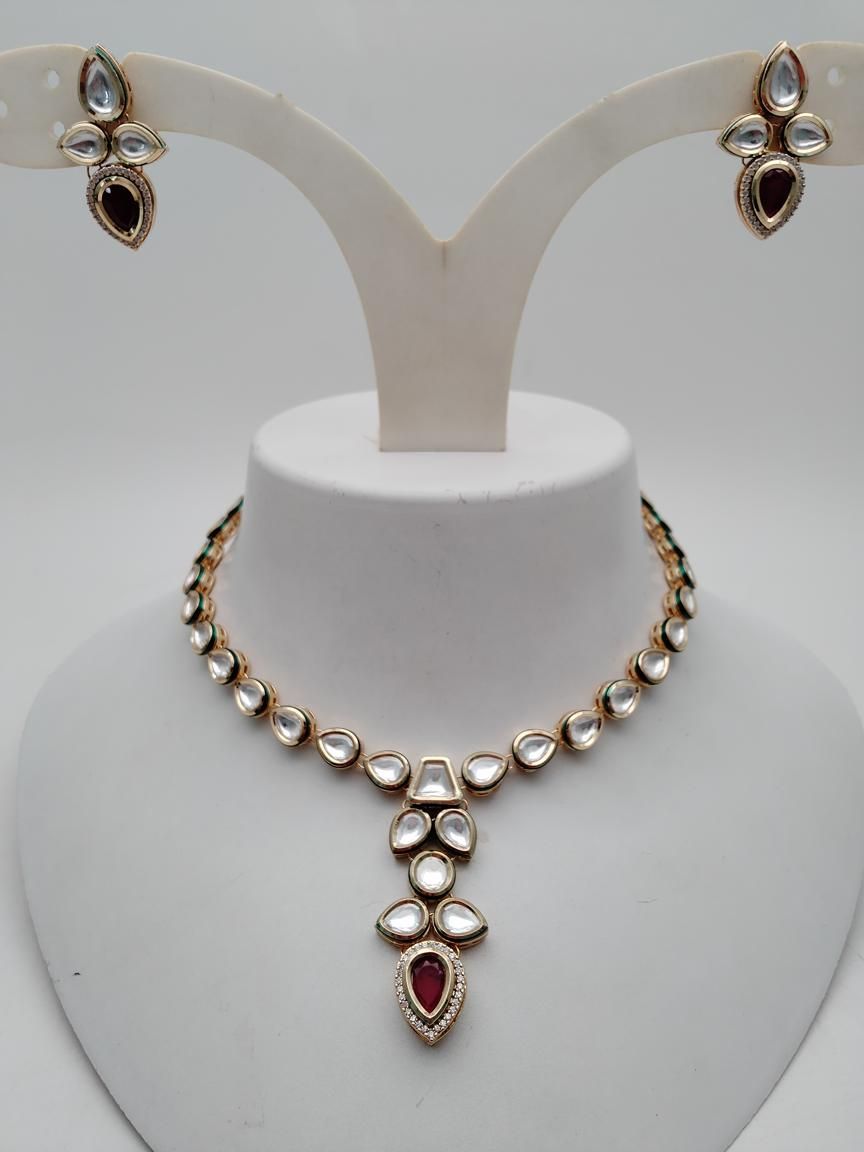 NECKLASE SET IN KUNDAN (VILANDI) STYLE | DESIGN - 15940