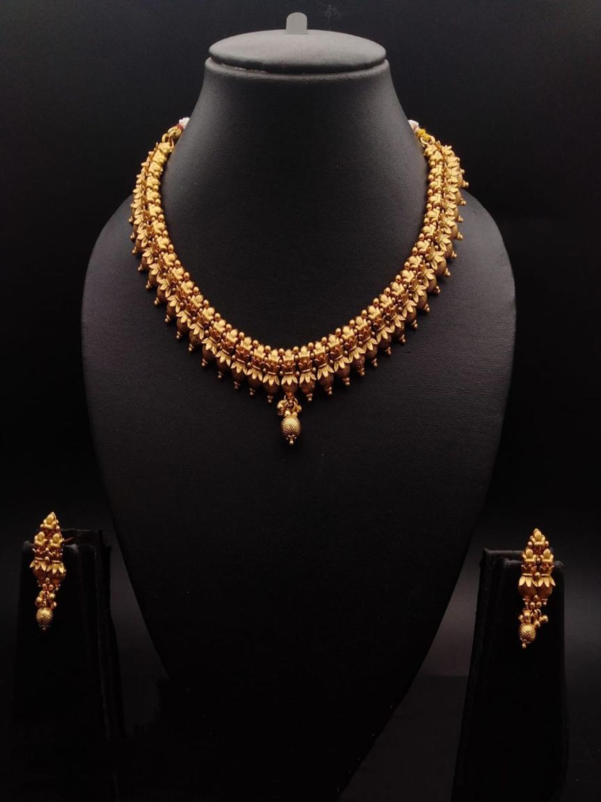 NECKLASE SET IN POLKI (GOLD POLISH) STYLE | DESIGN - 17908
