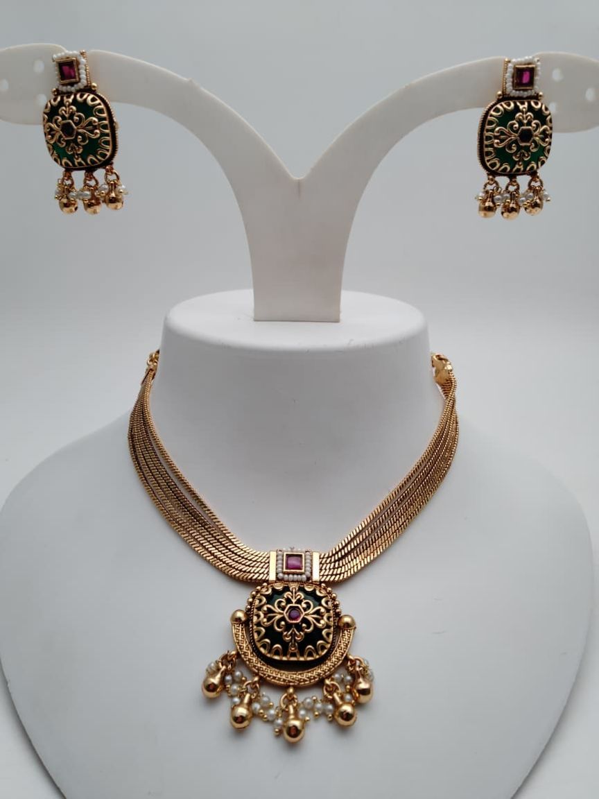 NECKLASE SET IN POLKI (GOLD POLISH) STYLE | DESIGN - 18740