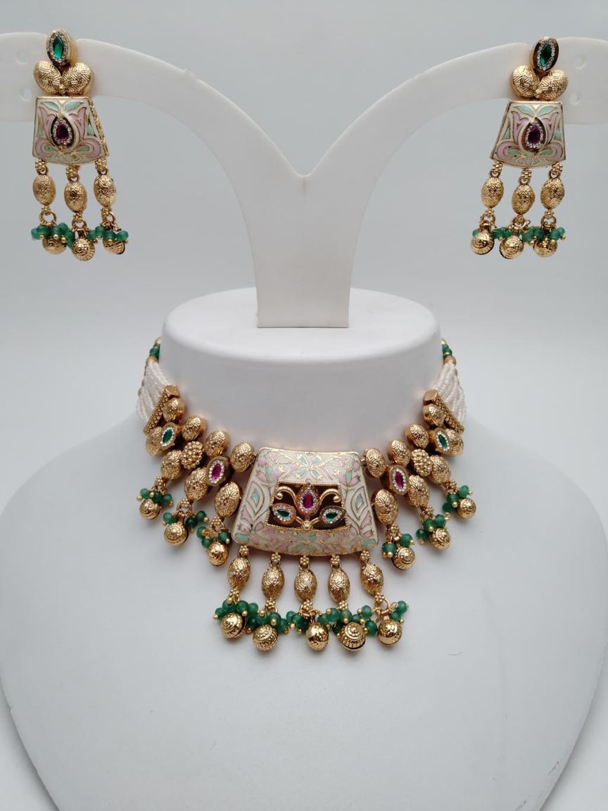 PIROI CHOKER IN POLKI (GOLD POLISH) STYLE | DESIGN - 26001