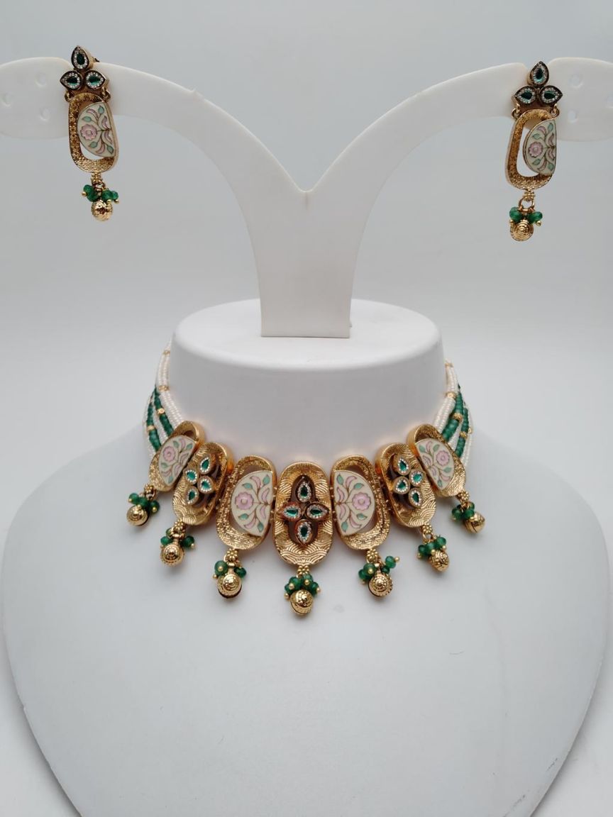 PIROI CHOKER IN POLKI (GOLD POLISH) STYLE | DESIGN - 26003