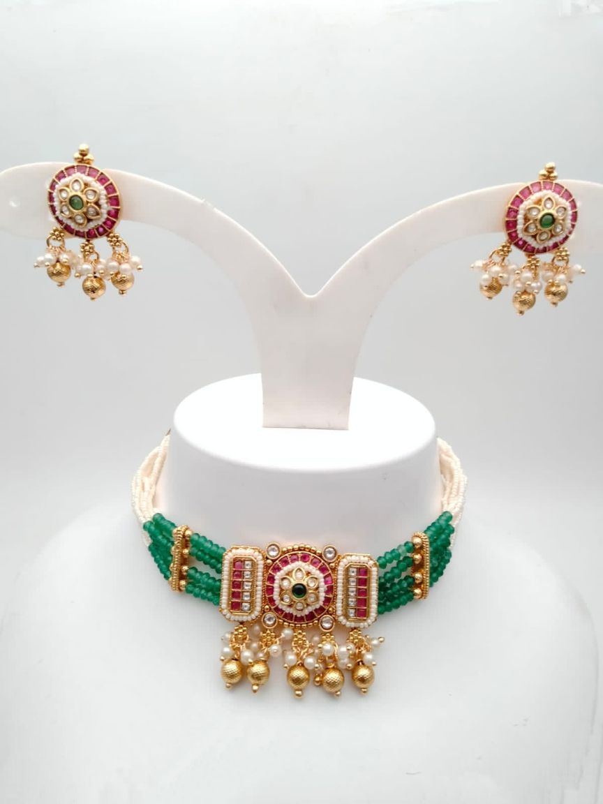 PIROI CHOKER IN POLKI (GOLD POLISH) STYLE | DESIGN - 48517