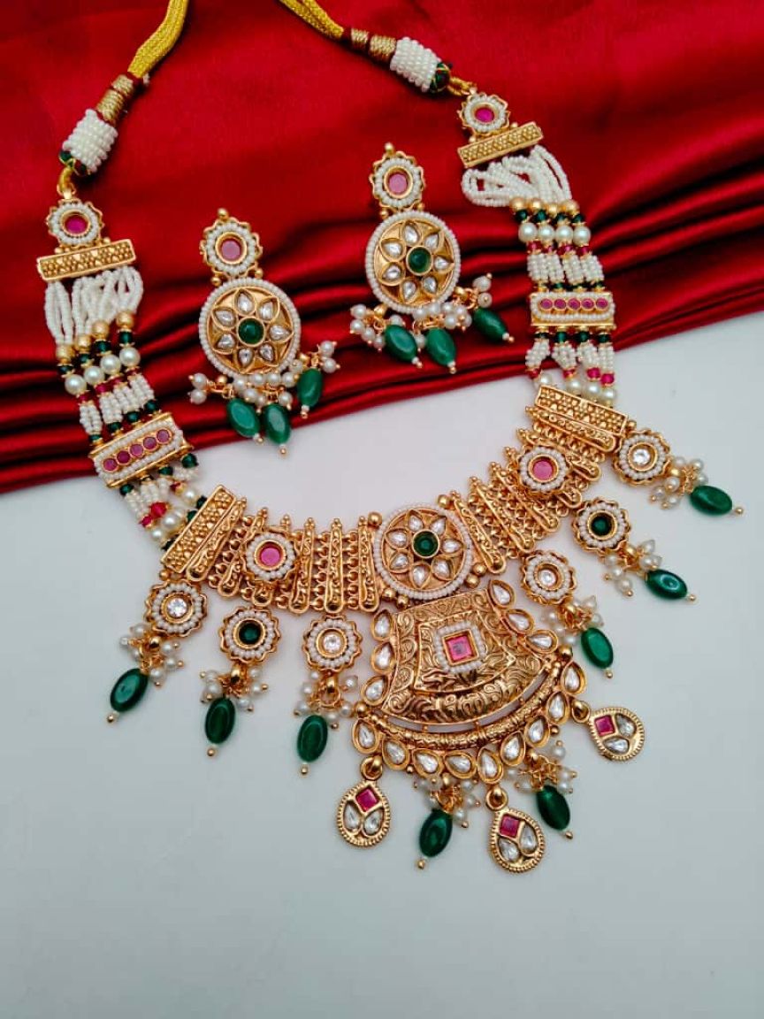 PIROI NECKLACE IN POLKI (GOLD POLISH) STYLE | DESIGN - 31510