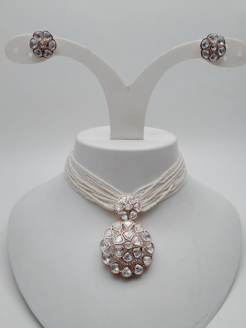 PIROI PENDENT SET IN KUNDAN (VILANDI) STYLE | DESIGN - 19801