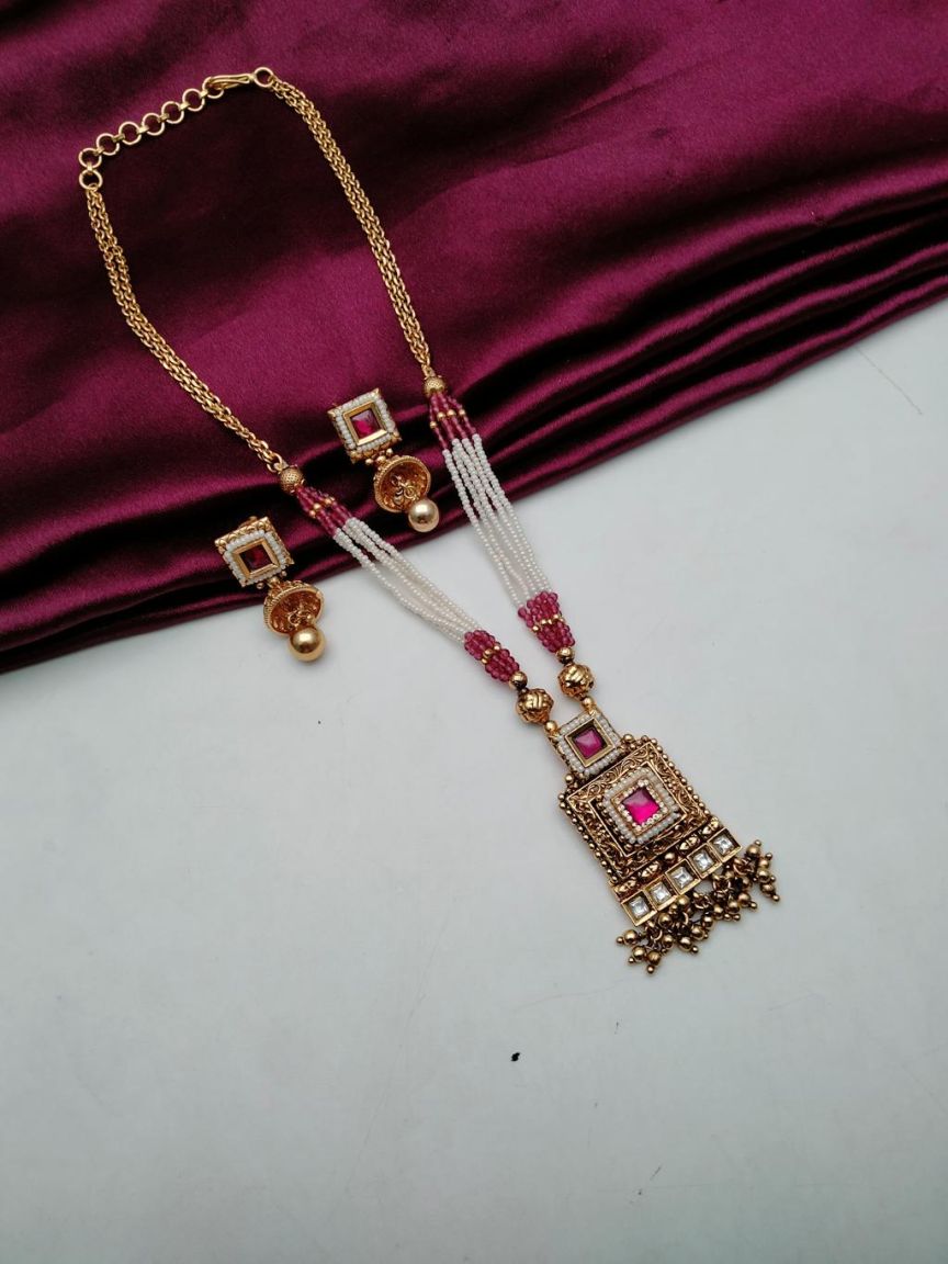 PIROI PENDENT SET IN POLKI (GOLD POLISH) STYLE | DESIGN - 39002