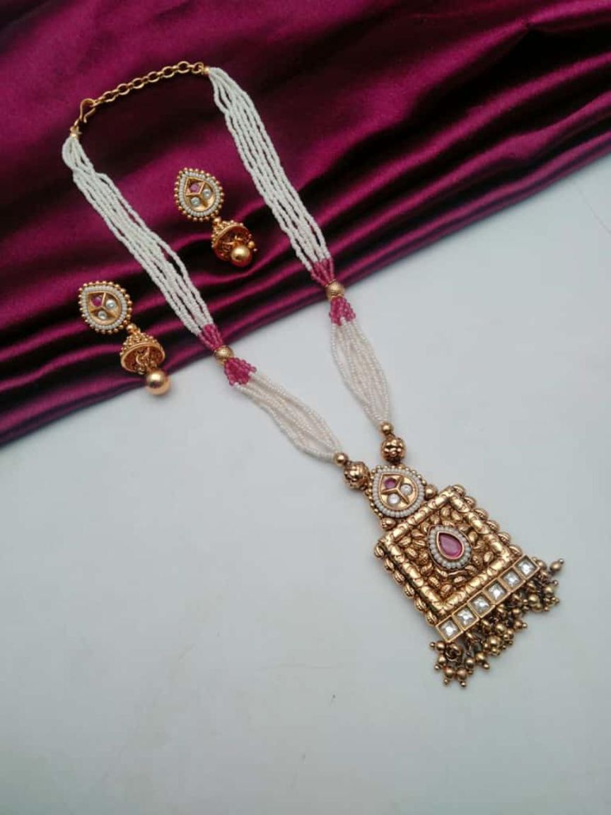 PIROI PENDENT SET IN POLKI (GOLD POLISH) STYLE | DESIGN - 39003
