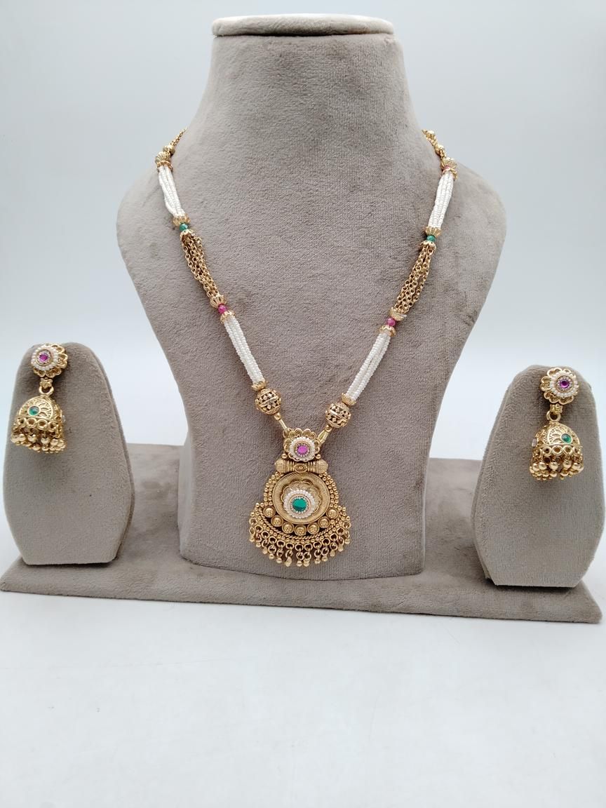 PIROI PENDENT SET IN POLKI (GOLD POLISH) STYLE | DESIGN - 39009