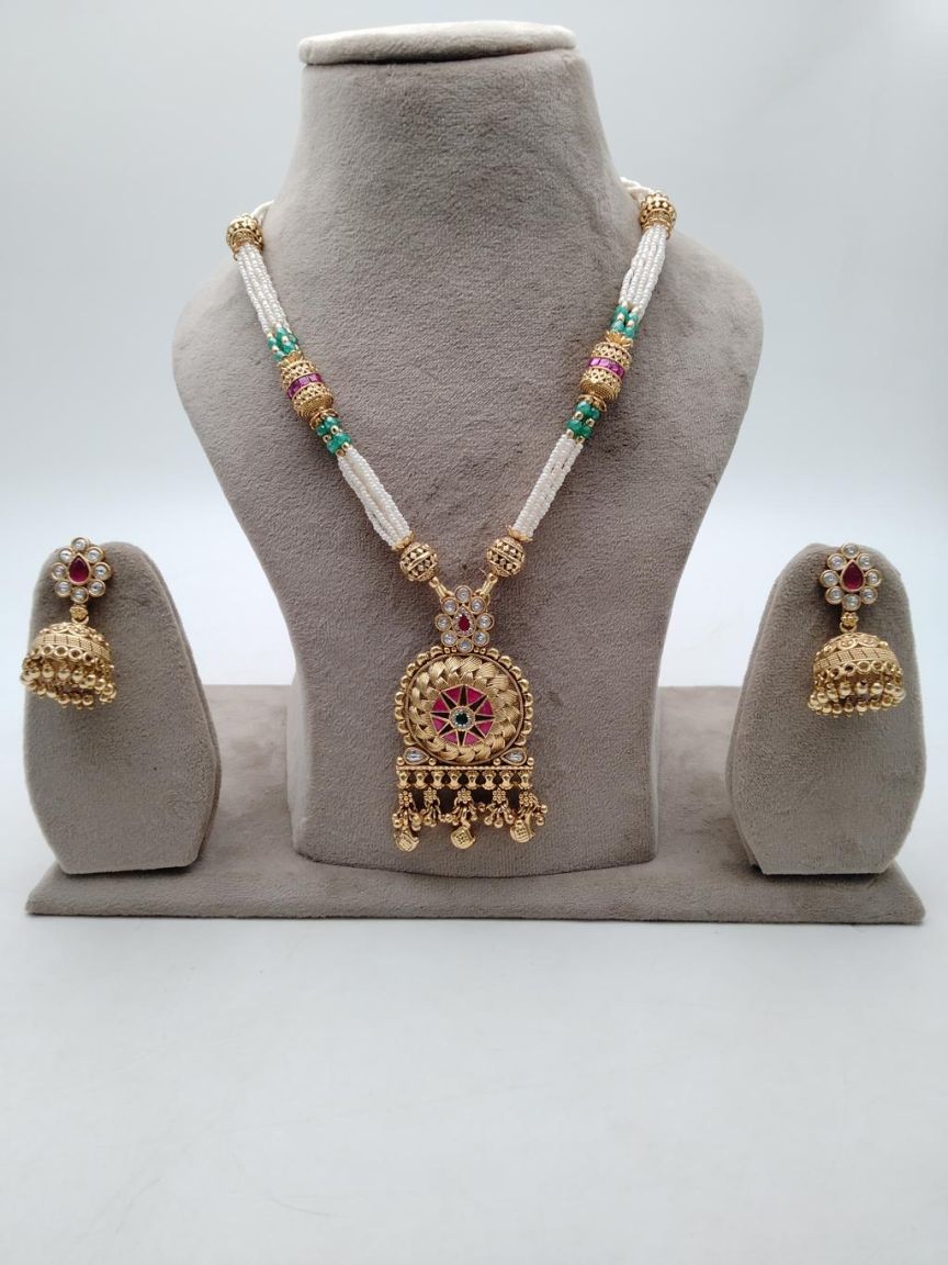 PIROI PENDENT SET IN POLKI (GOLD POLISH) STYLE | DESIGN - 39012