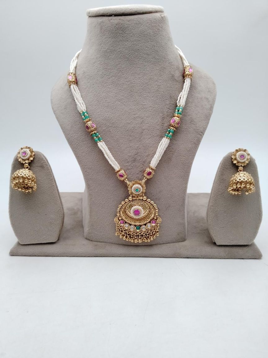 PIROI PENDENT SET IN POLKI (GOLD POLISH) STYLE | DESIGN - 39013