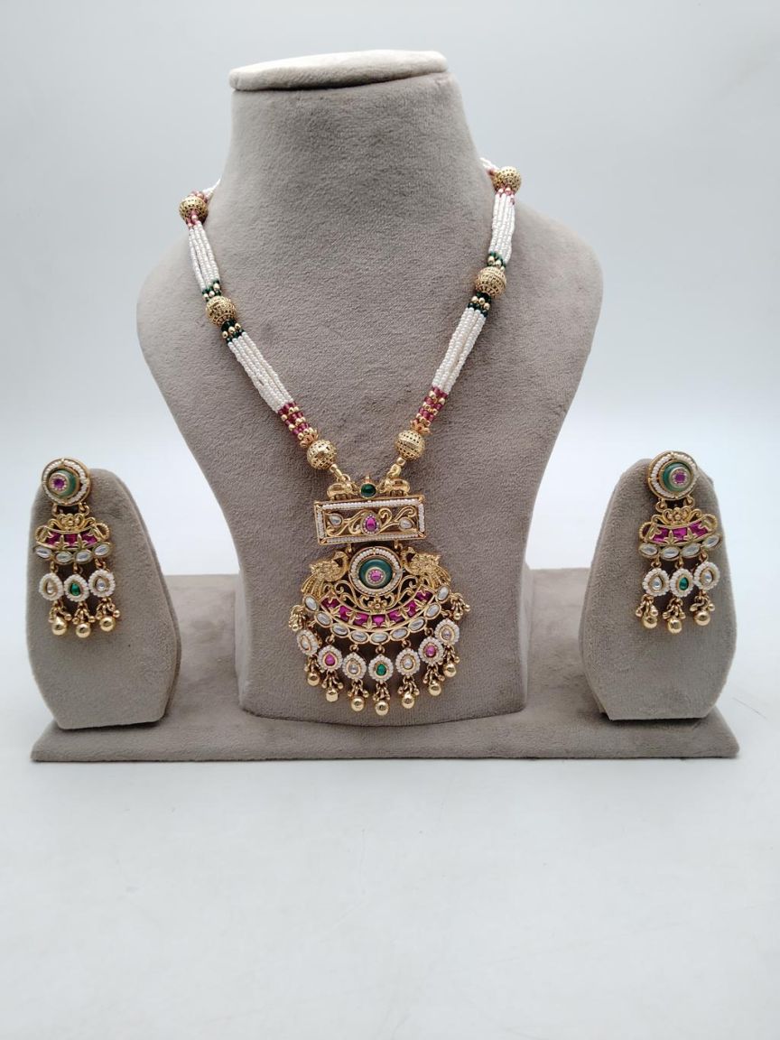 PIROI PENDENT SET IN POLKI (GOLD POLISH) STYLE | DESIGN - 39014