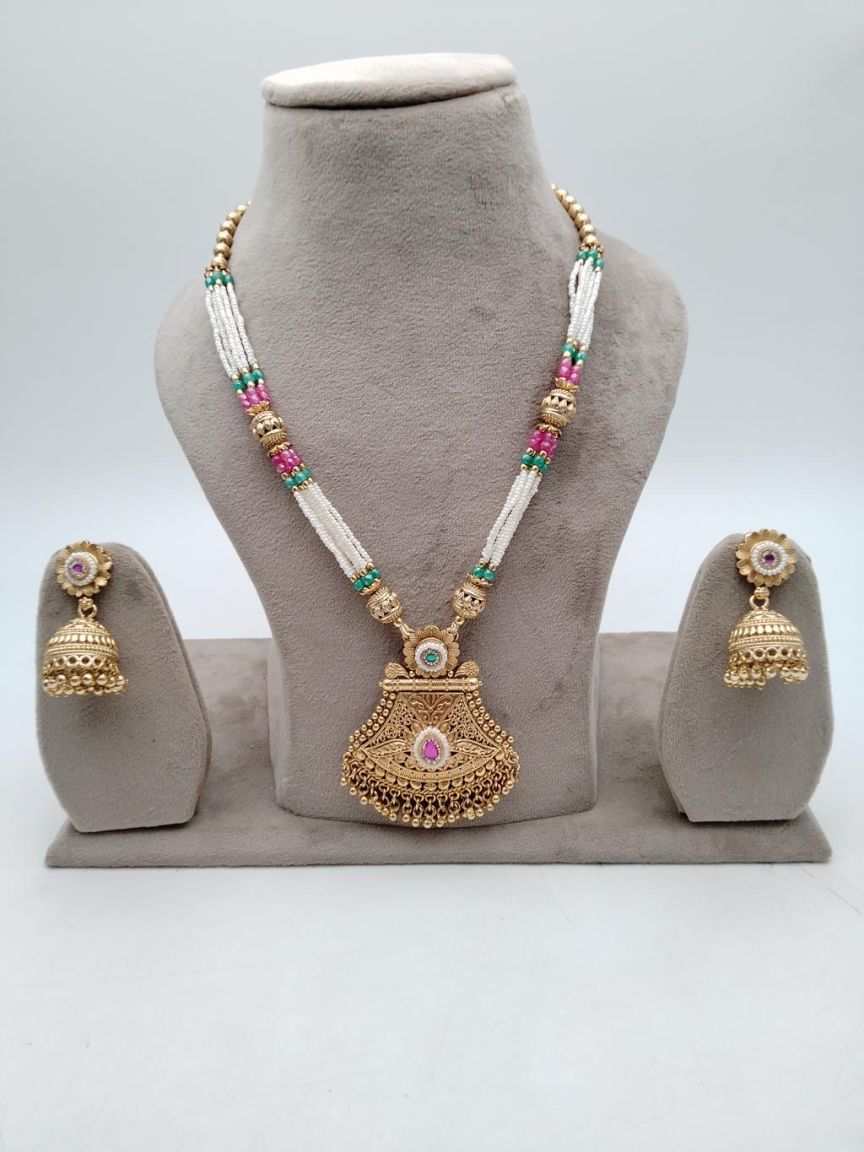 PIROI PENDENT SET IN POLKI (GOLD POLISH) STYLE | DESIGN - 50501