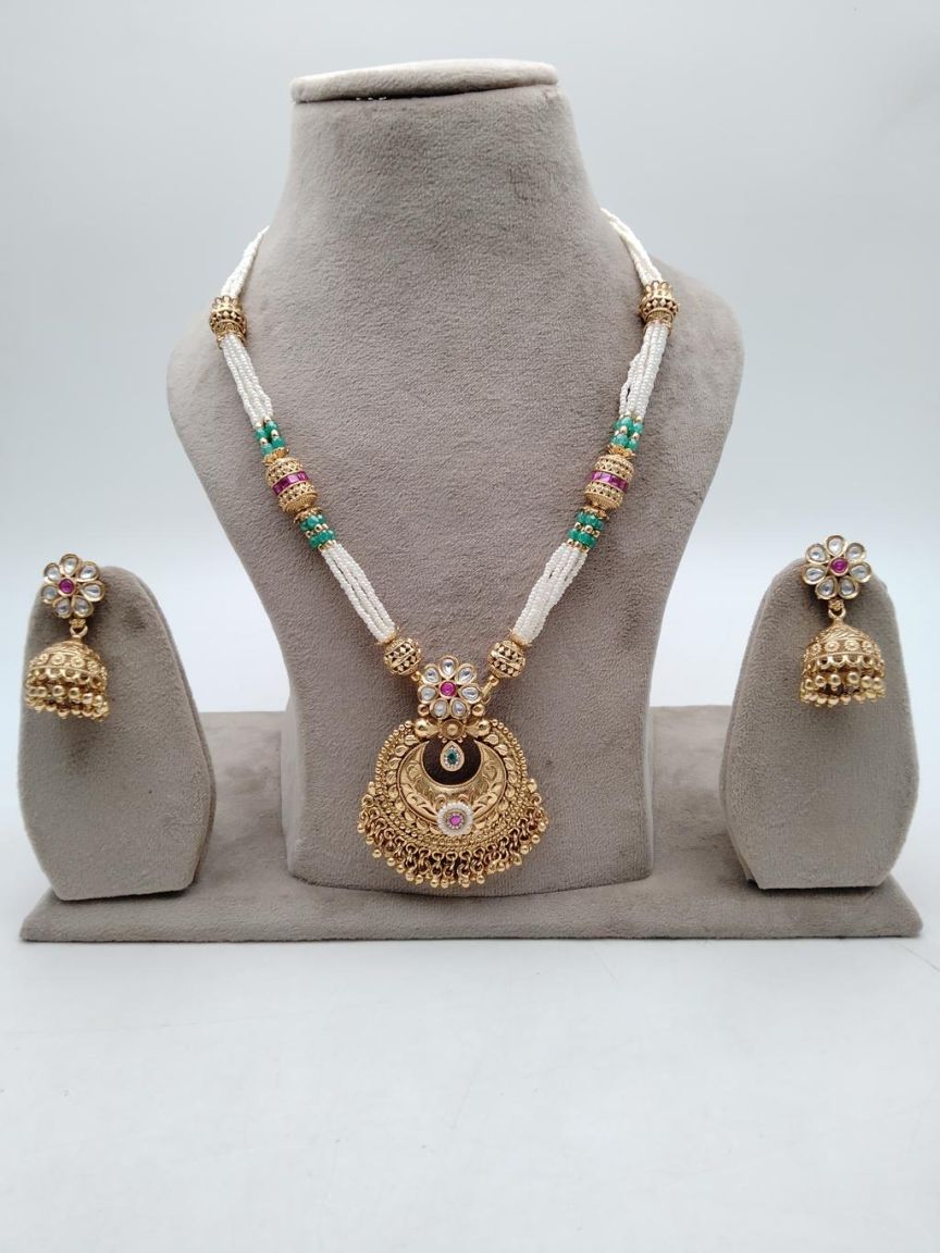 PIROI PENDENT SET IN POLKI (GOLD POLISH) STYLE | DESIGN - 50502
