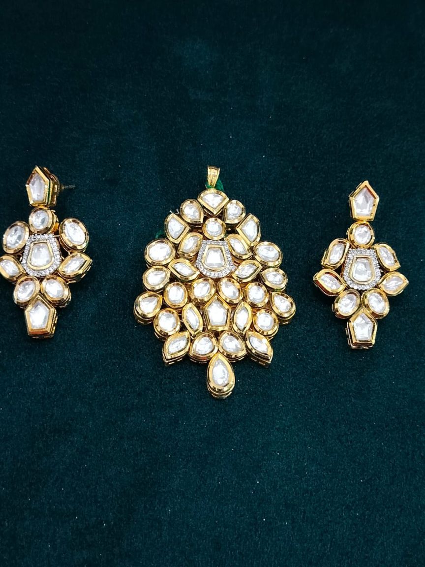 PENDANT SETS IN KUNDAN (VILANDI) STYLE | DESIGN - 66033