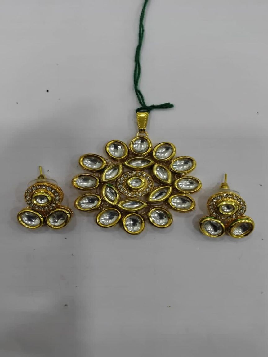 PENDANT SETS IN KUNDAN (VILANDI) STYLE | DESIGN - 66046