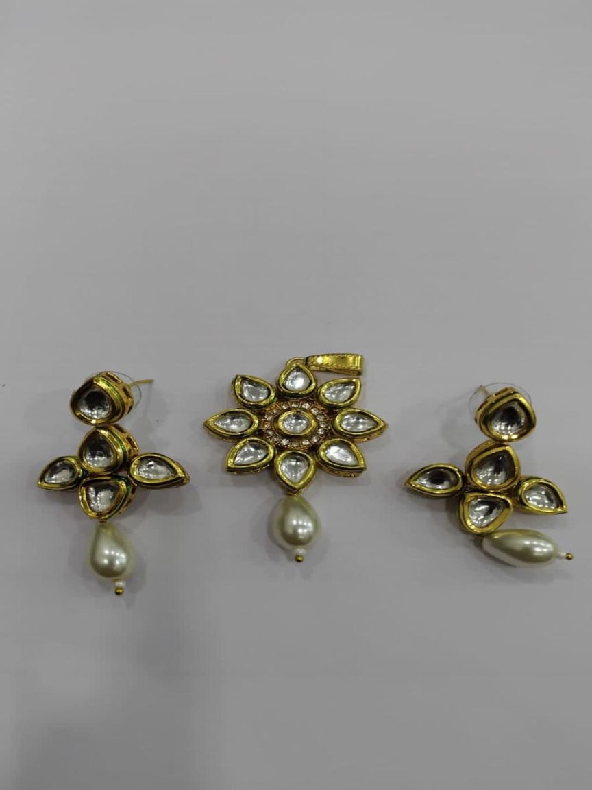 PENDANT SETS IN KUNDAN (VILANDI) STYLE | DESIGN - 66075