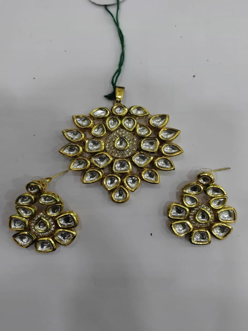 PENDANT SETS IN KUNDAN (VILANDI) STYLE | DESIGN - 66076