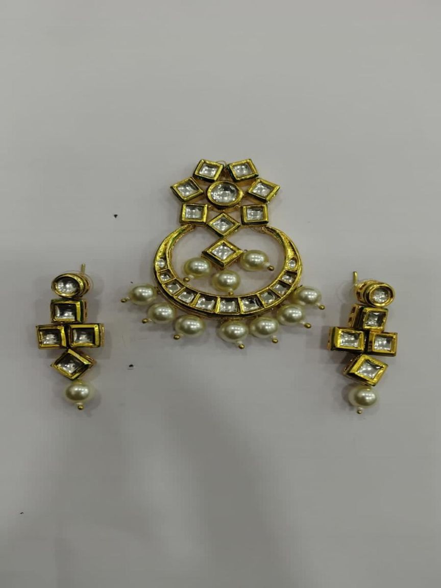 PENDANT SETS IN KUNDAN (VILANDI) STYLE | DESIGN - 66081