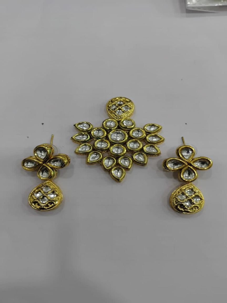 PENDANT SETS IN KUNDAN (VILANDI) STYLE | DESIGN - 66106