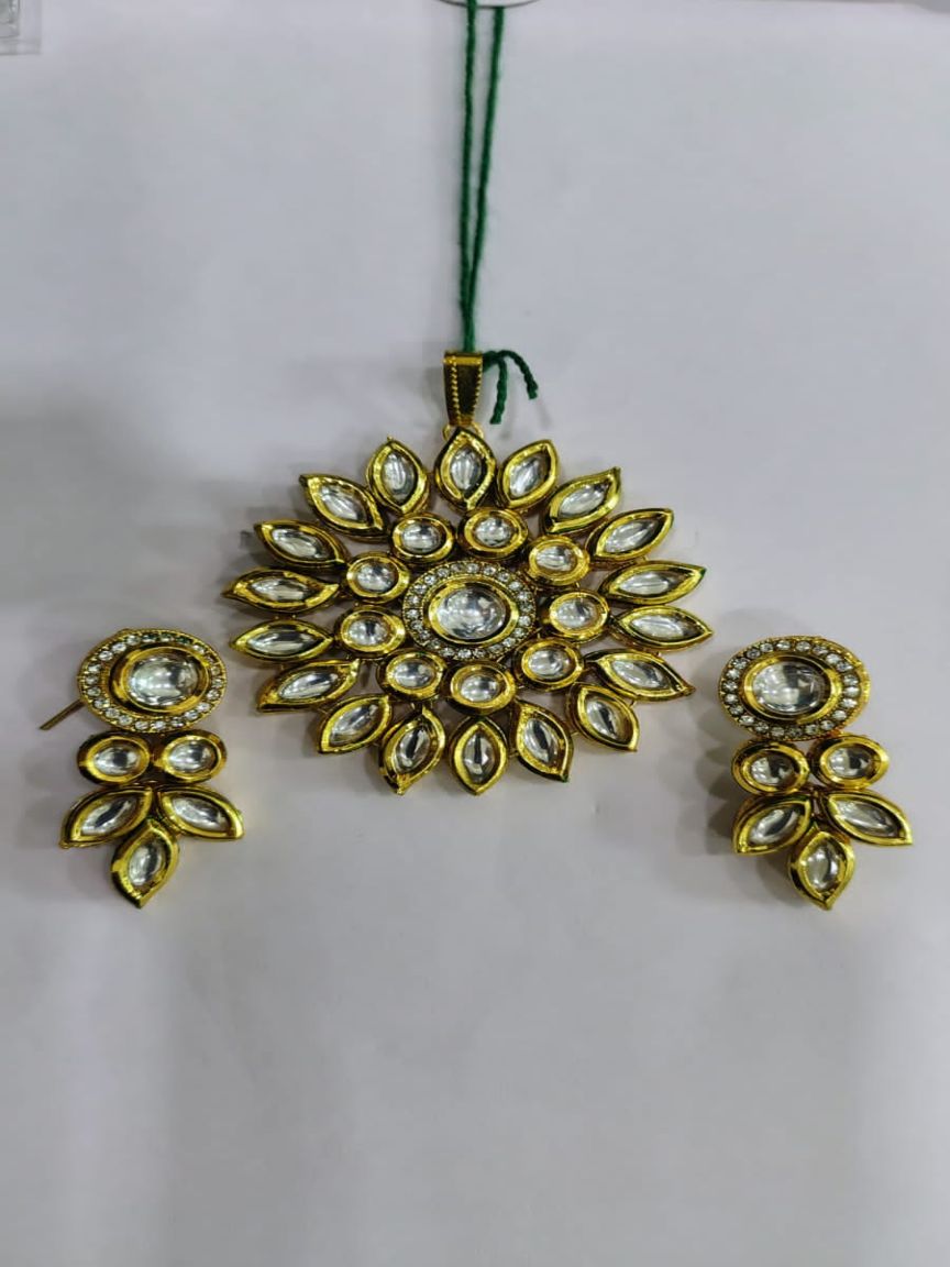 PENDANT SETS IN KUNDAN (VILANDI) STYLE | DESIGN - 66108