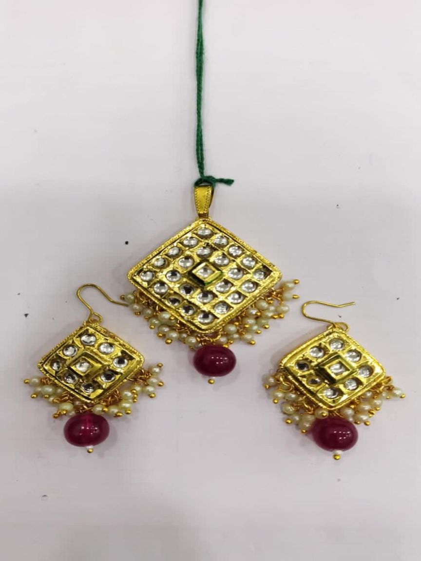 PENDANT SETS IN KUNDAN (VILANDI) STYLE | DESIGN - 66114