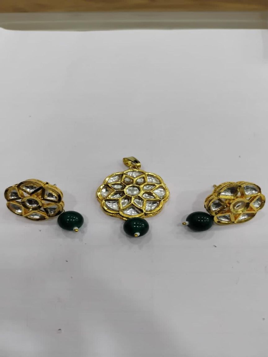 PENDANT SETS IN KUNDAN (VILANDI) STYLE | DESIGN - 66120