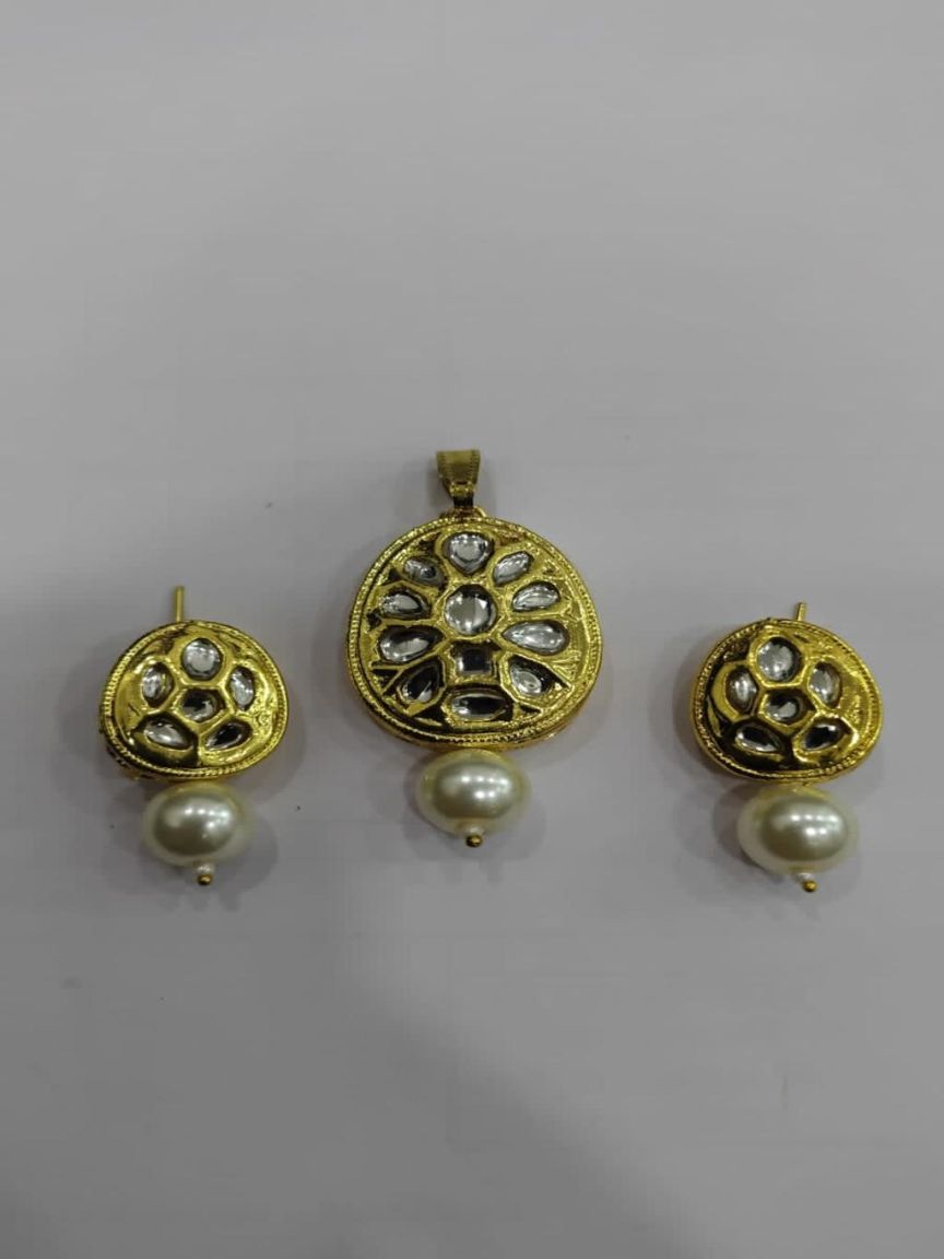 PENDANT SETS IN KUNDAN (VILANDI) STYLE | DESIGN - 66124