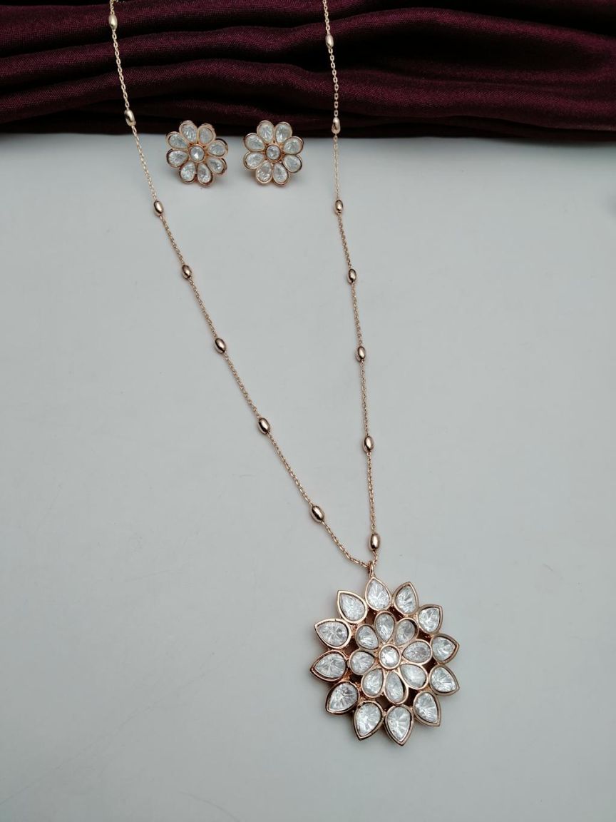PENDANT SETS IN KUNDAN (VILANDI) STYLE | DESIGN - 66145