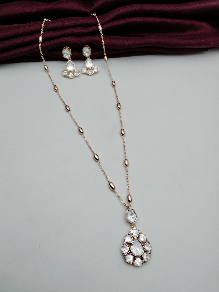 PENDANT SETS IN KUNDAN (VILANDI) STYLE | DESIGN - 66147