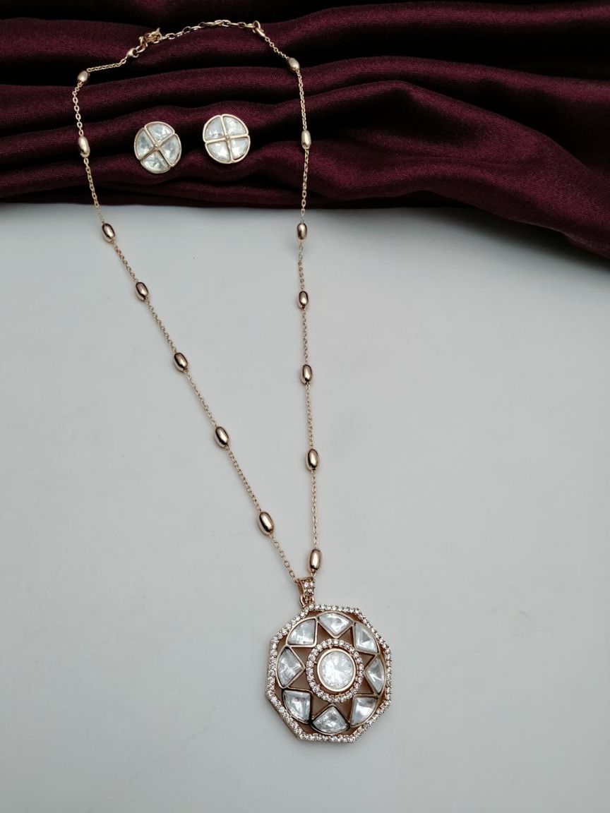 PENDANT SETS IN KUNDAN (VILANDI) STYLE | DESIGN - 66149