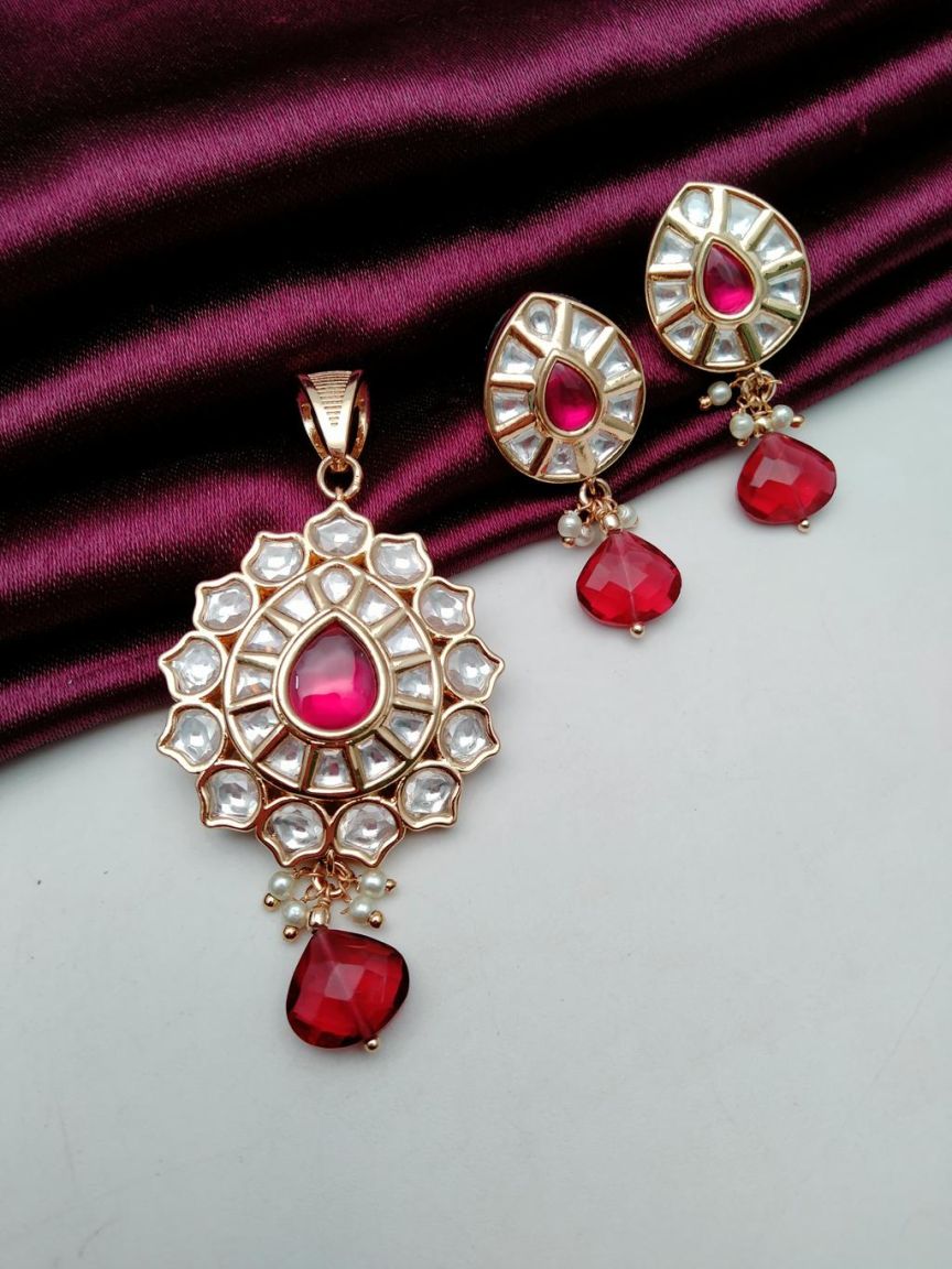 PENDANT SETS IN KUNDAN (VILANDI) STYLE | DESIGN - 66165