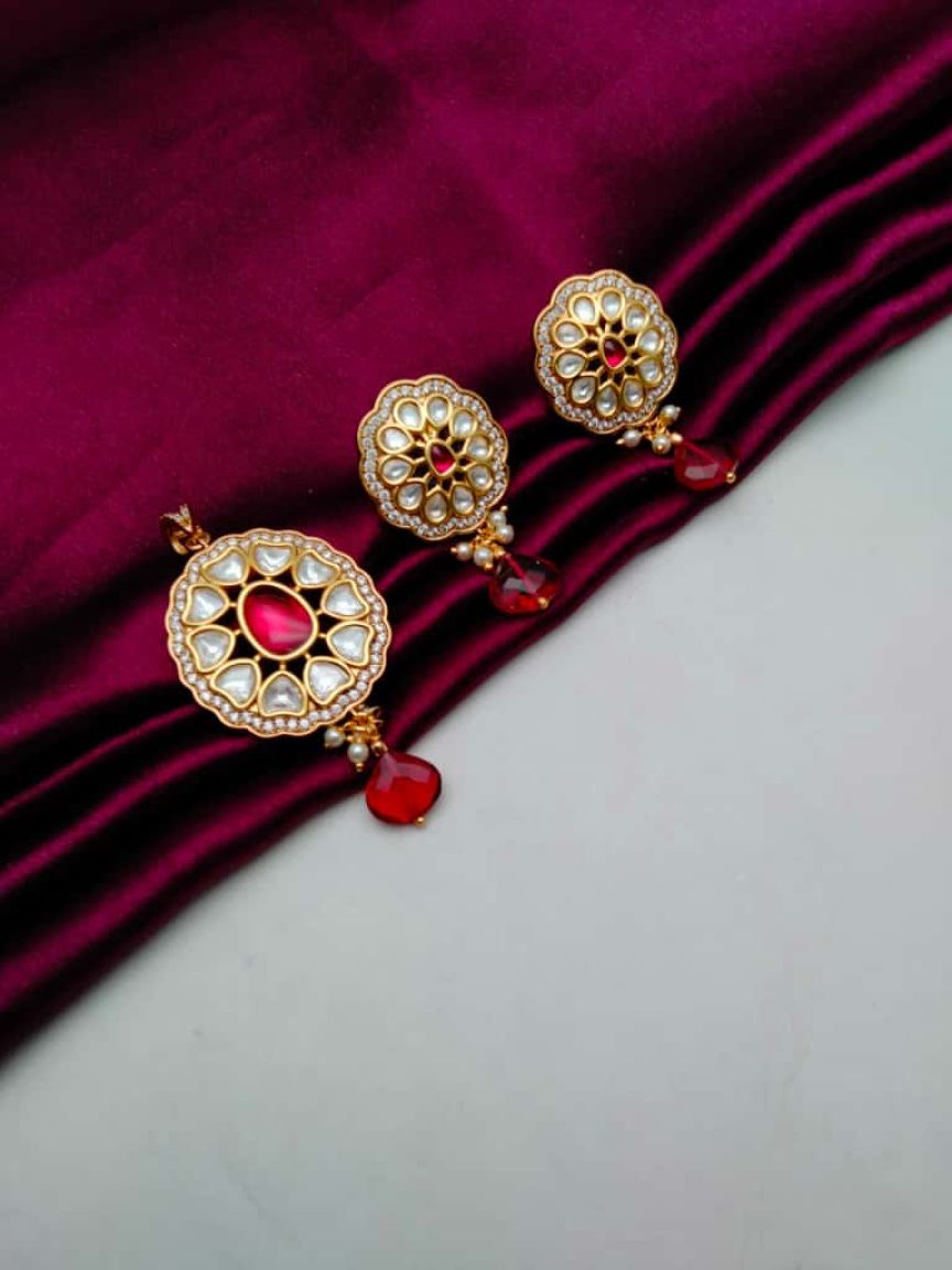 PENDANT SETS IN KUNDAN (VILANDI) STYLE | DESIGN - 66168