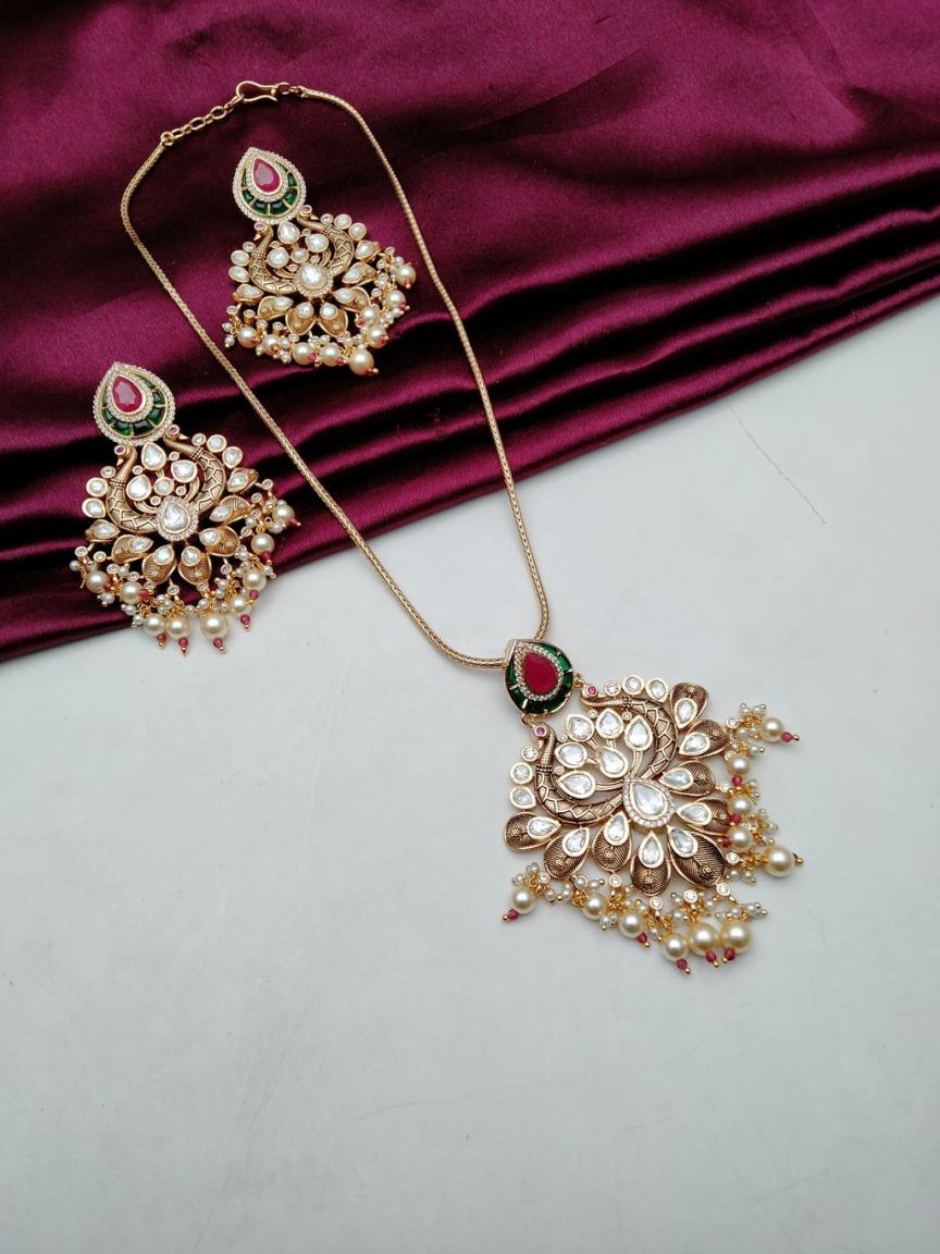 PENDANT SETS IN KUNDAN (VILANDI) STYLE | DESIGN - 66170