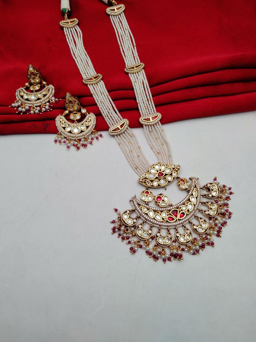 PENDANT SETS IN KUNDAN (VILANDI) STYLE | DESIGN - 66172