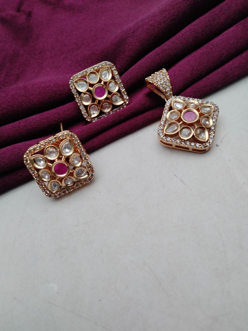 PENDANT SETS IN KUNDAN (VILANDI) STYLE | DESIGN - 66173