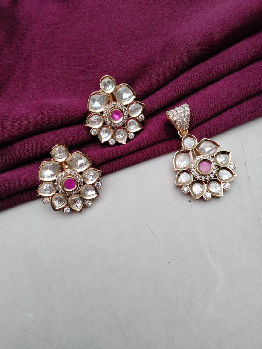 PENDANT SETS IN KUNDAN (VILANDI) STYLE | DESIGN - 66174